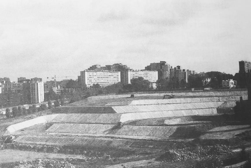 Photo du site de l’hôpital avant sa construction