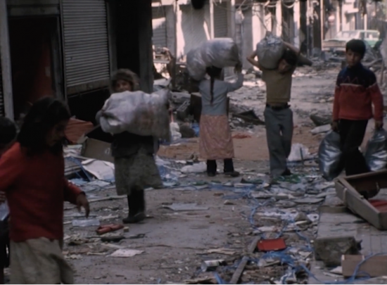 Fig.17 Enfants et pillage. Jocelyne Saab (réal.). 1976. Beyrouth, jamais plus. Liban.