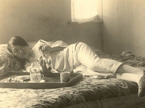 Auteur inconnu. 1920. «Opium Smoking in Shanghai»