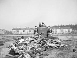 Unknown US soldier. «Looking after the body of my grandfather at Bergen Belsen»