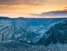 Photographie de la Mine Canadian Malartic au soleil couchant en Abitibi-Témiscamingue