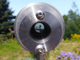 Longue vue dans un jardin vue de près