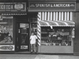 Image d'un barbier à Washington Heights, 1961.