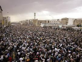 Fig. 3: Unknown photographer. June 15th 2009. «Cell phone image of mass protest»